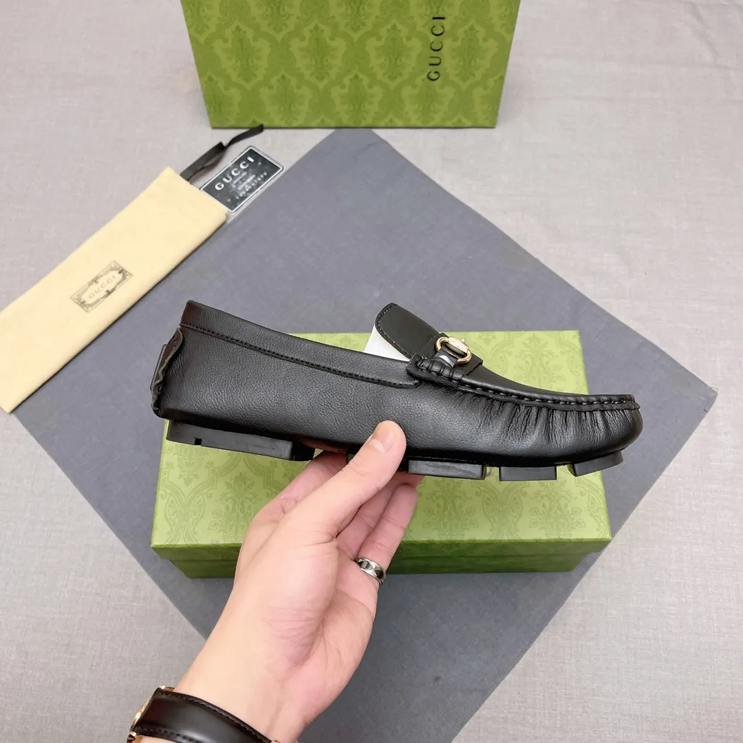 p400 GUCCI, Gucci official flagship store original casual beanie shoes ~ Four Seasons Trendy Shoes 👟》New version at the counter, Gucci 1:1 high-quality workmanship, upper: imported pebbled calfskin, genuine sweat-absorbent pigskin lining, fashionable lazy business style design, casual loafers, running shoes are perfect for young people. British fashion boots 😍 Equipped with original raw rubber wear-resistant outsole, absolutely high-end and classy, ​​suitable for drivers only 🚗 A must-have for fashionable men, standard code 37-45 No. 071